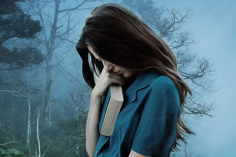 image of woman feeling sad : relationship between low-self esteem and anxiety