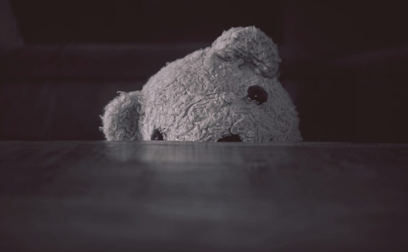 teddy bear submerged in water : when low self-esteem is an unconscious choice.